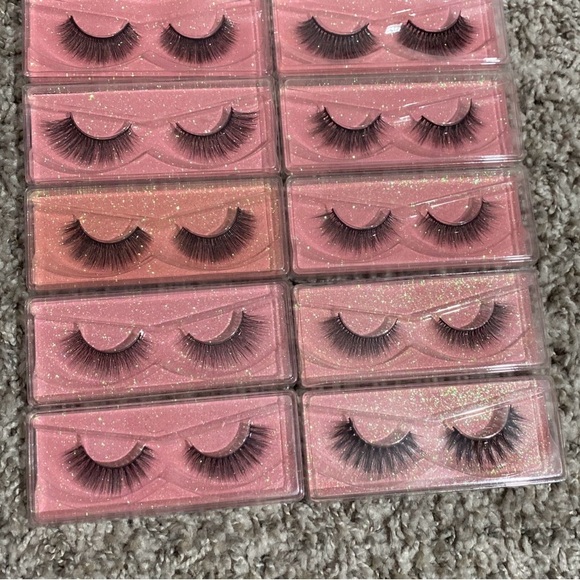 Lashes - Picture 3 of 3